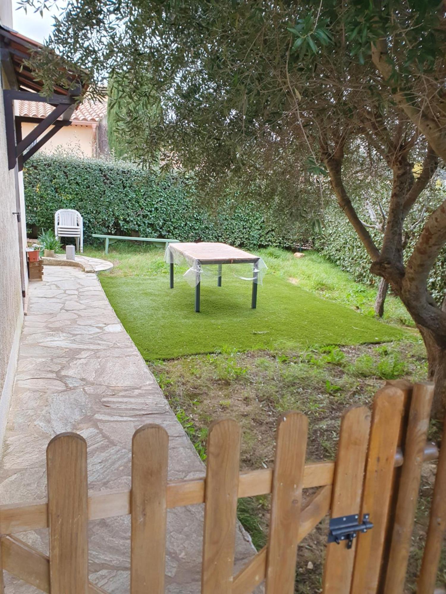 Appartement T2 Bas De Villa Avec Jardinet Au Calme Proche Mer La Seyne-sur-Mer Dış mekan fotoğraf